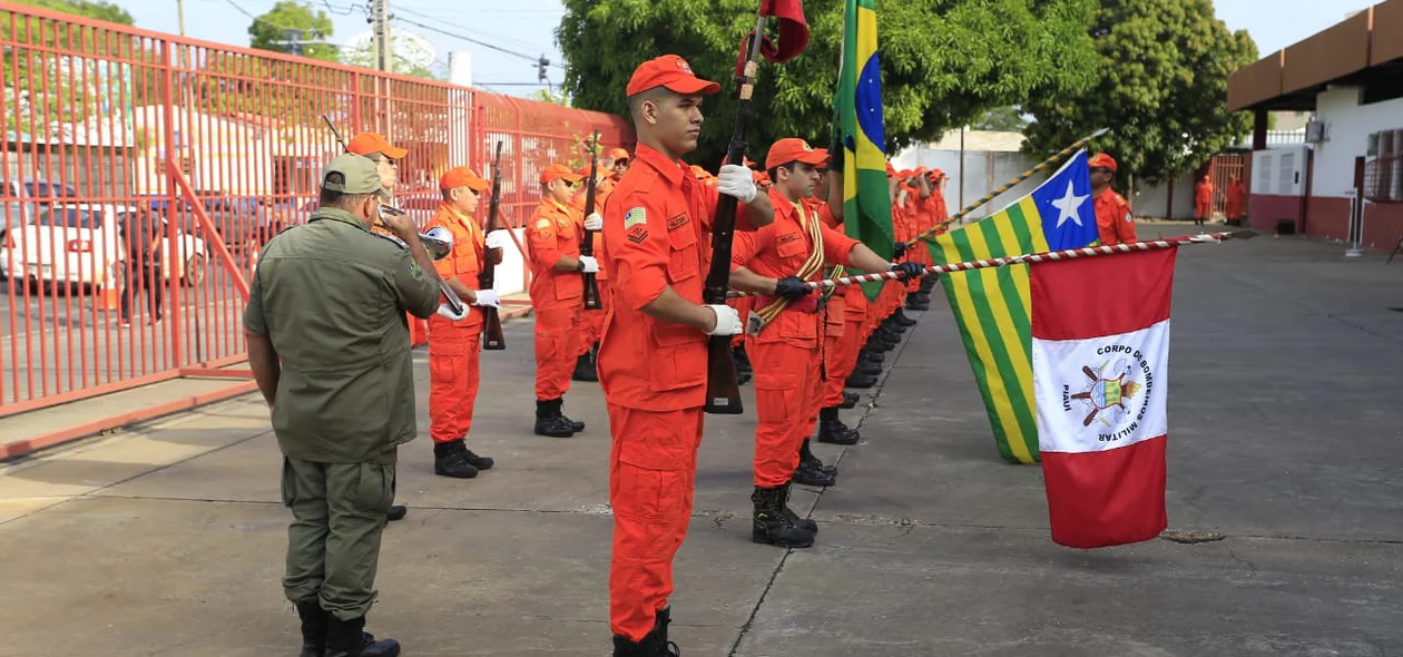 Formatura dos bombeiros em Teresina