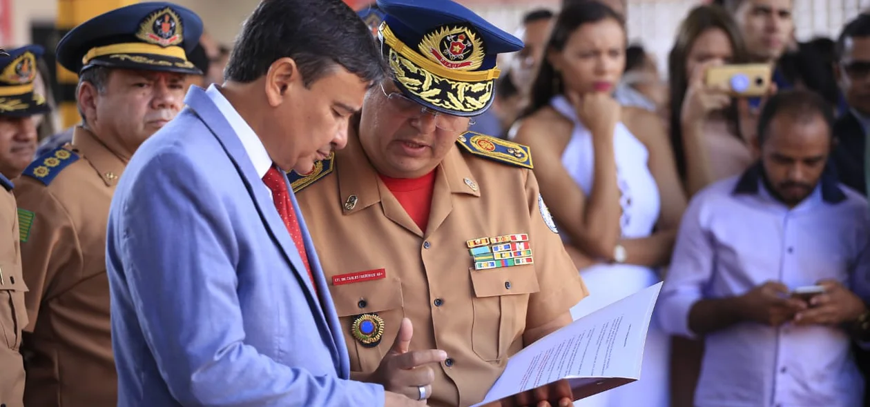 Solenidade de formação de bombeiros