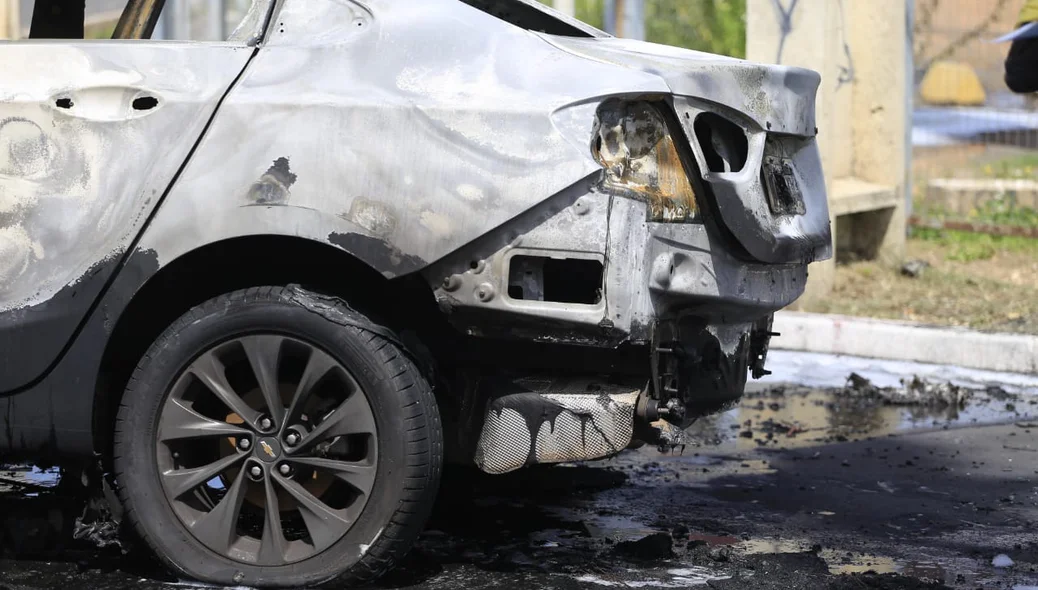 Carro pegou fogo próximo ao Teresina Shopping