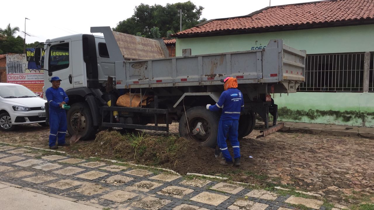 Limpeza nos bairros de Teresina 