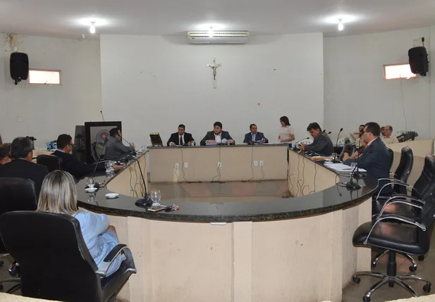 Câmara de Picos zera pauta e entra de recesso