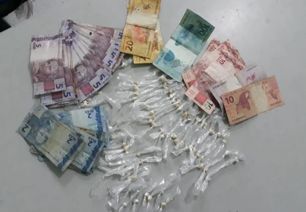 Drogas e dinheiro apreendidos