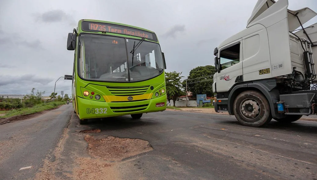 O trecho apresenta grande fluxo de veículos