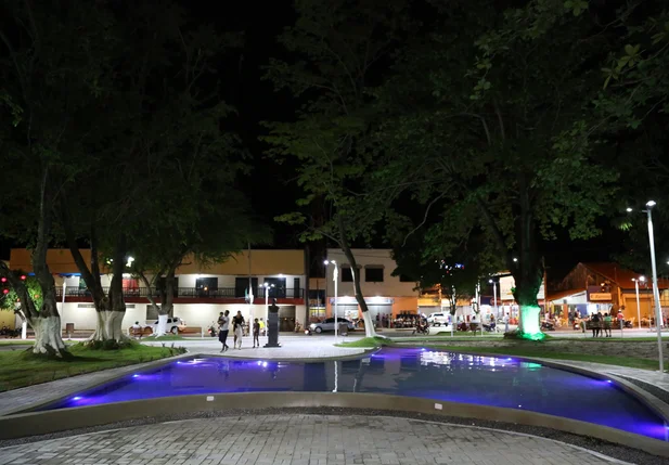 Praça Cônego Honório, em Altos