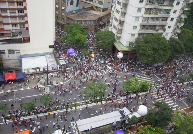 Servidores realizam protesto em frente à Câmara Municipal de São Paulo