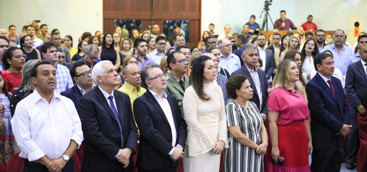 Autoridades presentes na solenidade