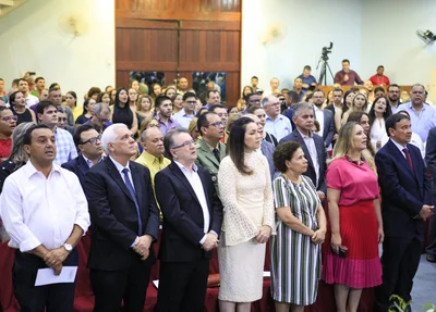 Autoridades presentes na solenidade