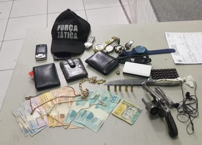 Material apreendido com os três suspeitos