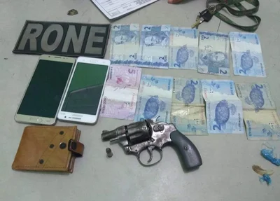 Arma recuperada pelos policiais
