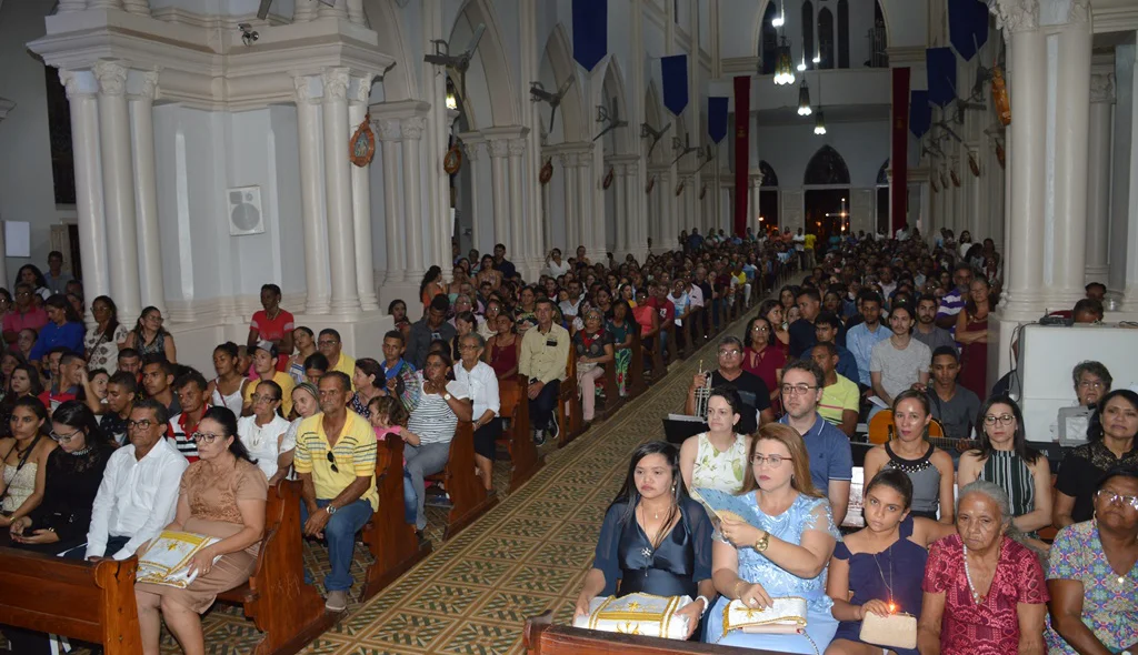 Celebração reúne centenas de fiéis