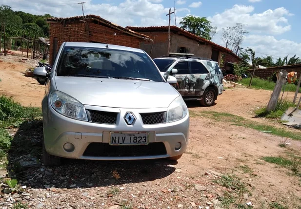 O veículo era utilizado no tráfico para transportar as drogas.