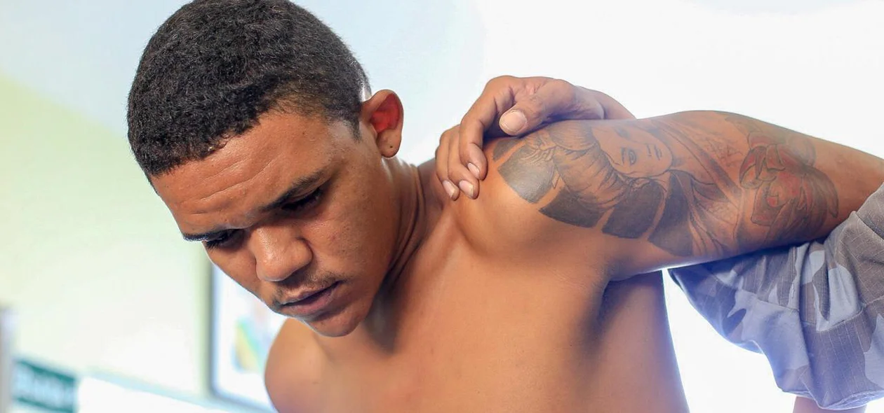 Wesley Vieira de Oliveira é acusado de matar o comerciante Adroaldo