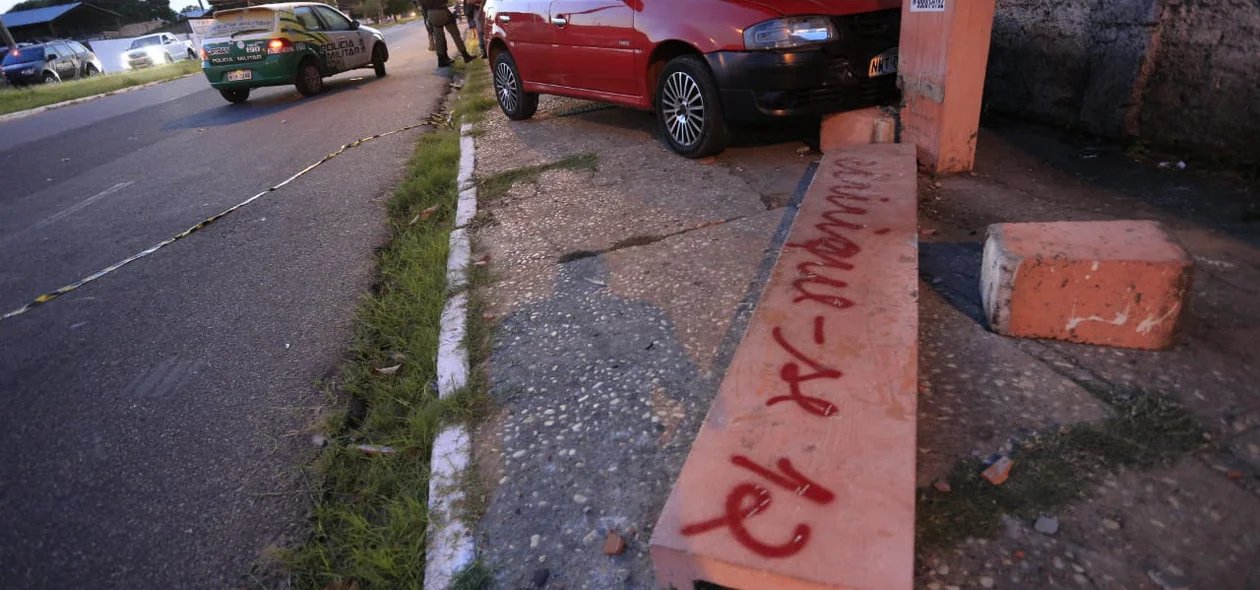 Não havia ninguém na parada de ônibus no momento da colisão
