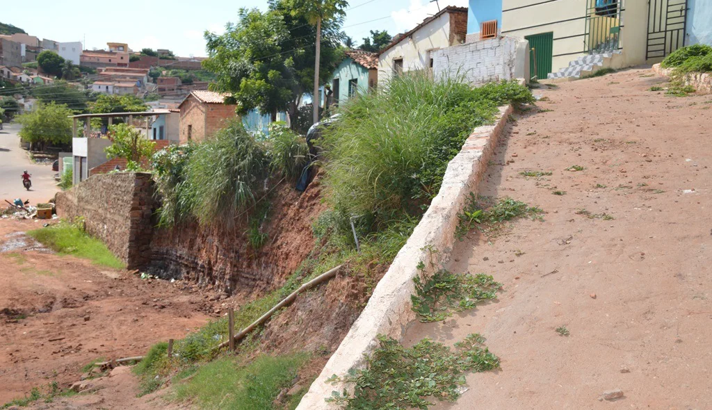 Moradores sonham com conclusão da obra