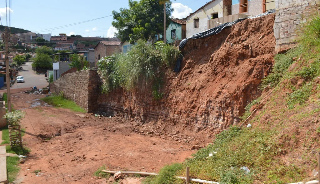 Obra beneficiaria dezenas de famílias