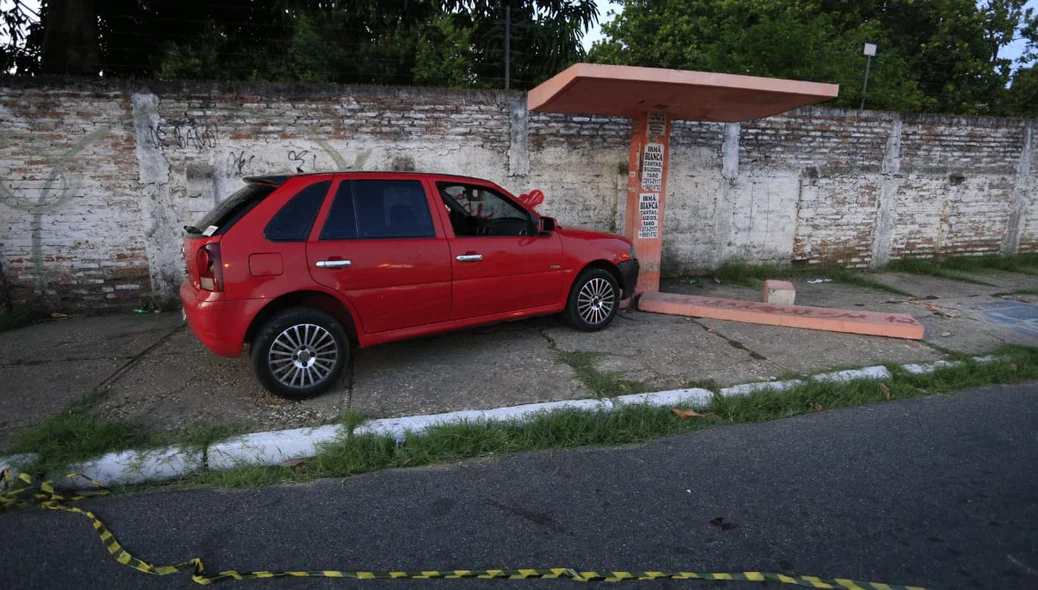 Veículo parou na contramão da Avenida Gil Martins