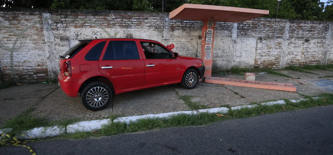 Veículo parou na contramão da Avenida Gil Martins