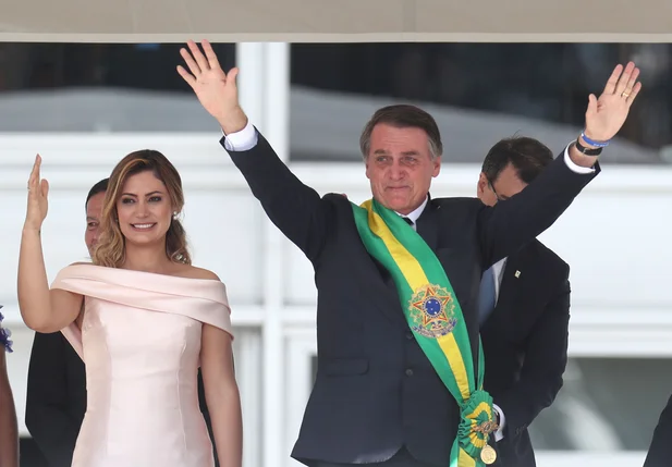 Michelle Bolsonaro ao lado de Jair Bolsonaro