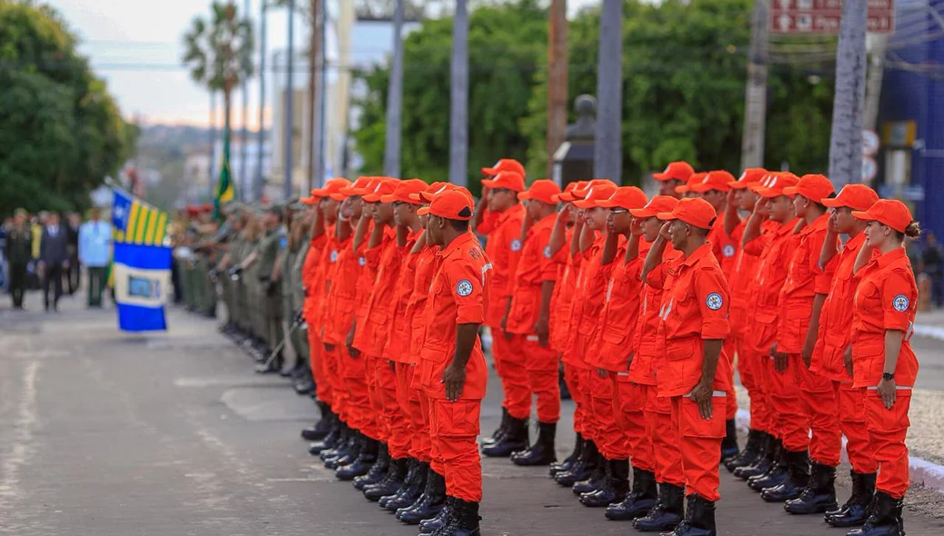 Tropas do Corpo de Bombeiros e Polícia Militar 
