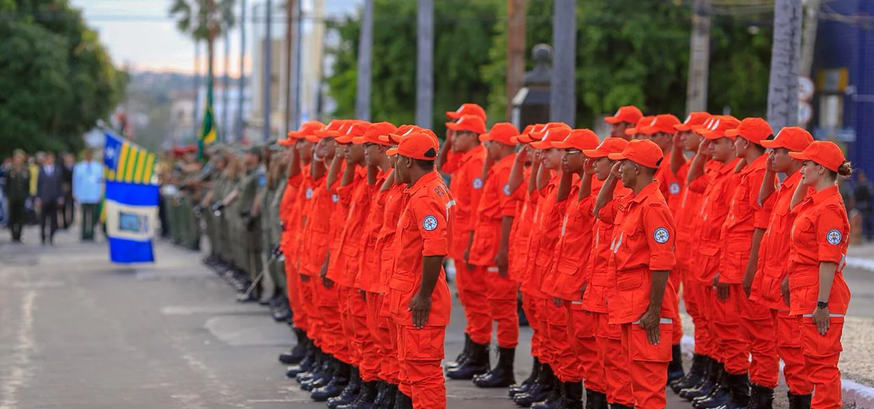 Tropas do Corpo de Bombeiros e Polícia Militar 