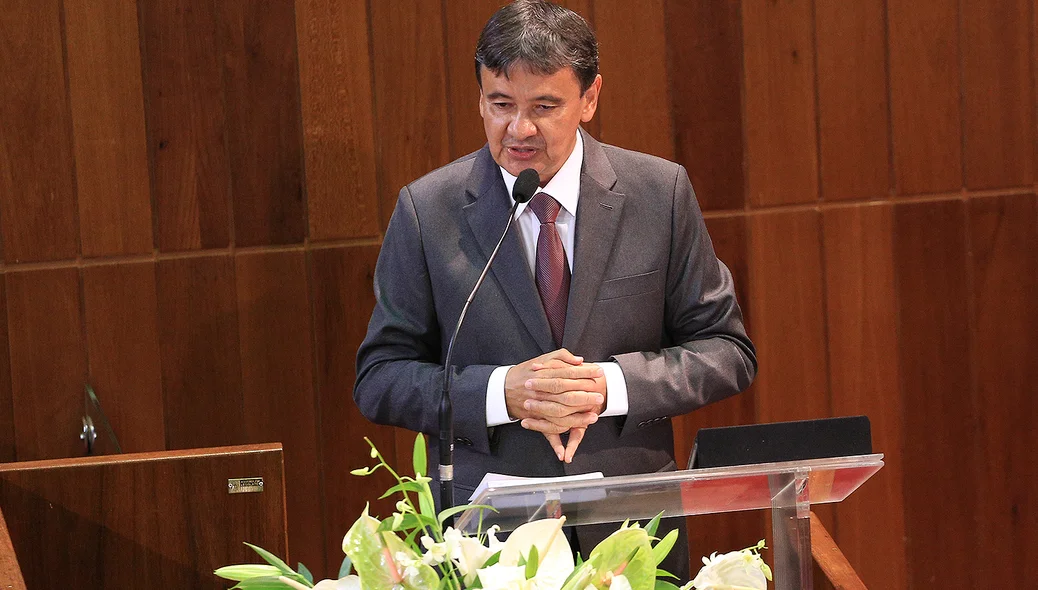 Wellington Dias discursa durante solenidade de posse na Alepi