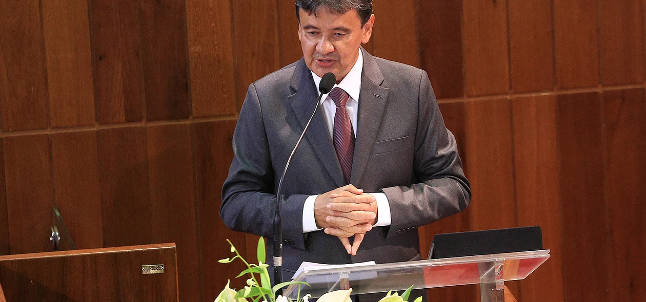 Wellington Dias discursa durante solenidade de posse na Alepi