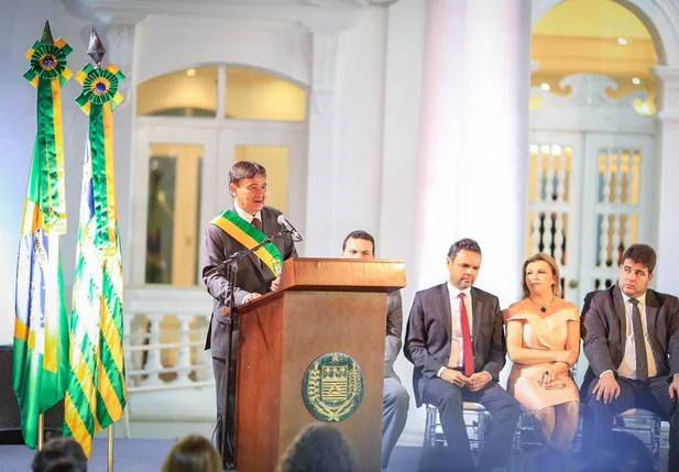 Wellington Dias durante discurso  