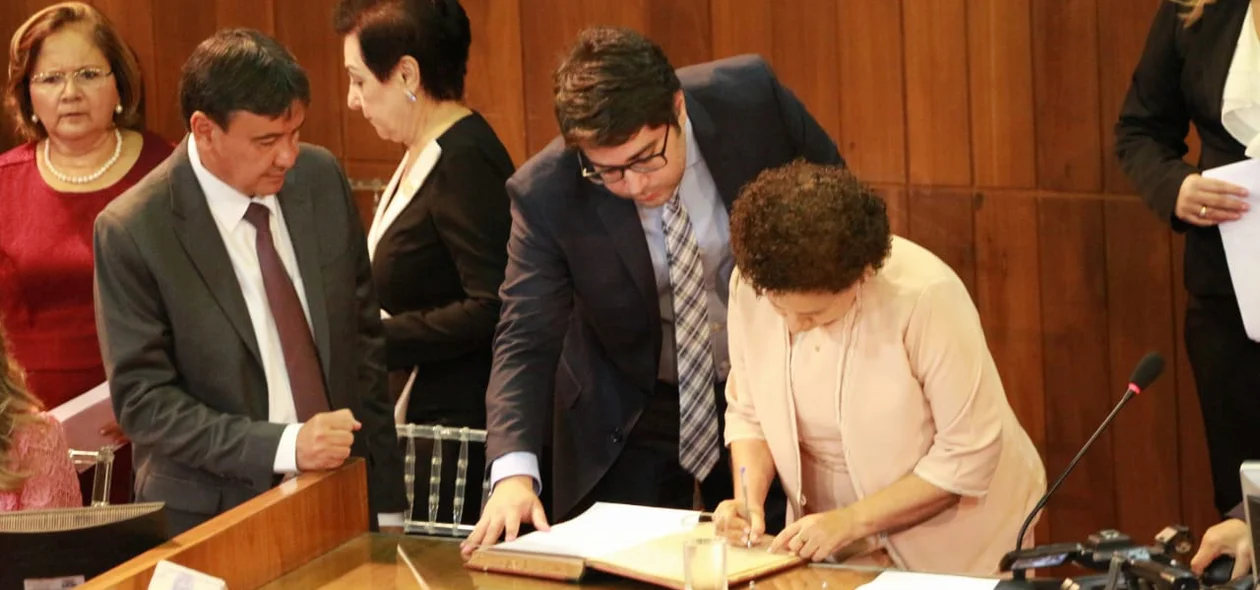 Wellington Dias e Regina Sousa sendo empossados na Alepi