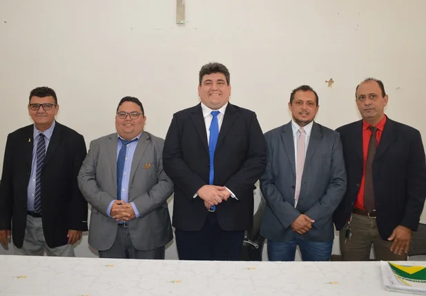 Nova mesa diretora da Câmara Municipal de Picos é empossada 