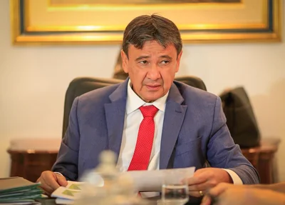 Governador Wellington Dias em reunião com equipe de governo 
