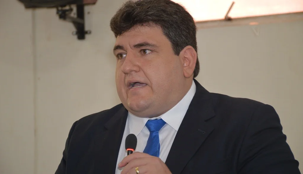 Hugo Victor é reconduzido a presidência da Câmara de Picos