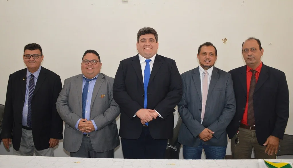 Mesa diretora empossada