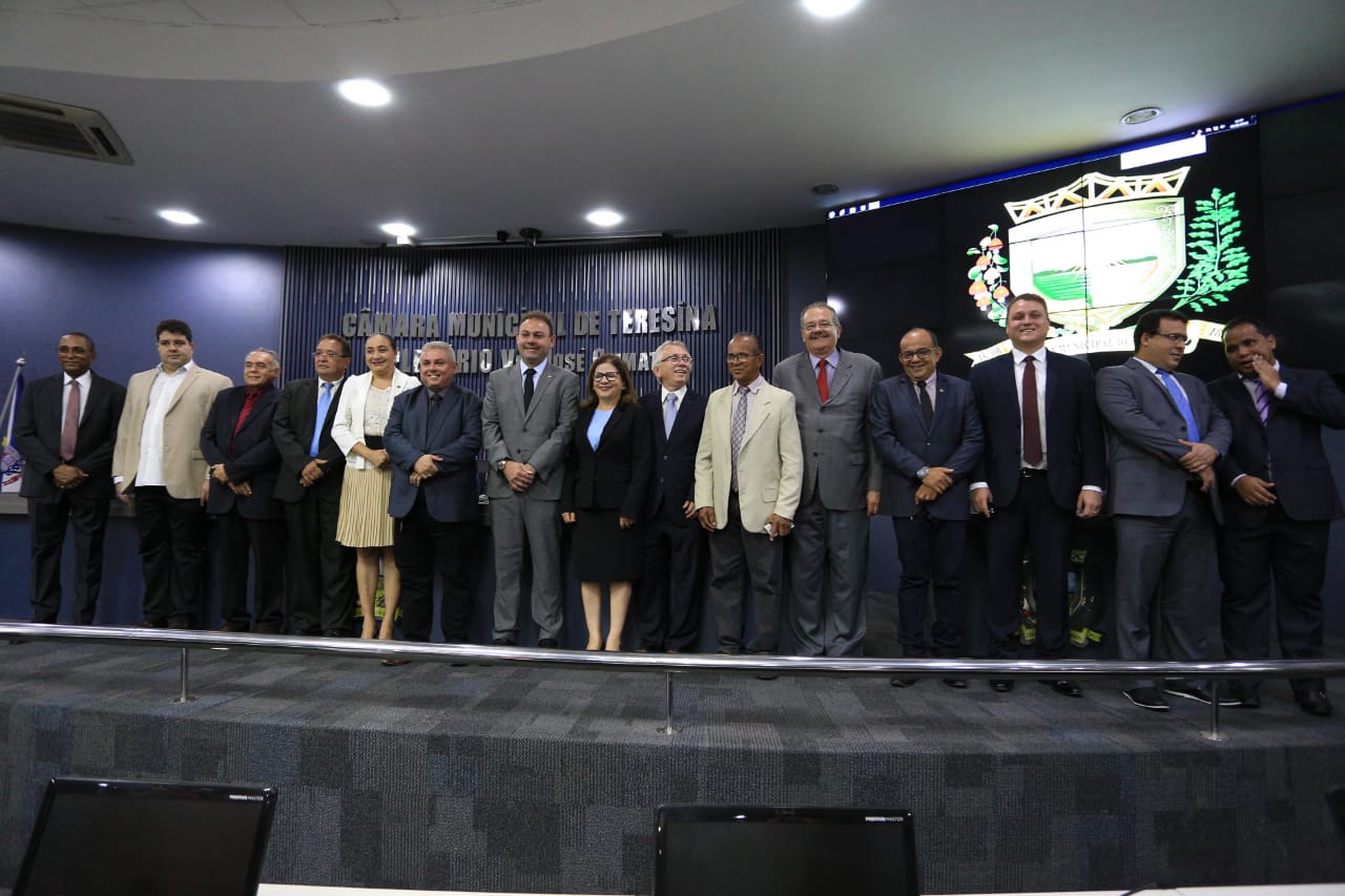Vereadores durante posse de Jeová Alencar 