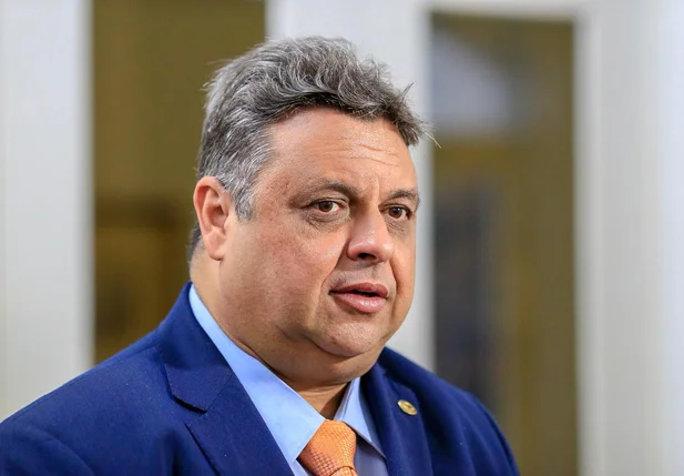 Deputado Júlio Arcoverde durante reunião no Karnak
