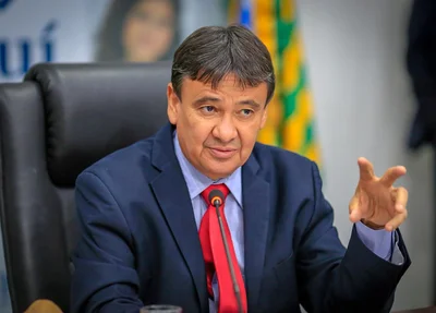 Governador Wellington Dias durante reunião no Karnak