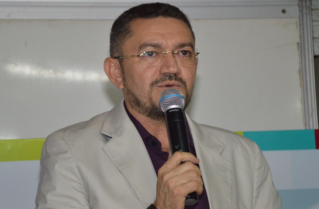 Padre Walmir descarta mudança no comando da Secretaria de Educação