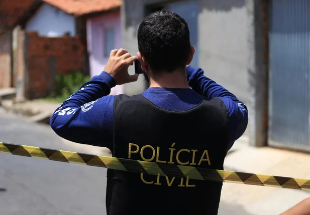 Polícia Civil foi ao local fazer a perícia