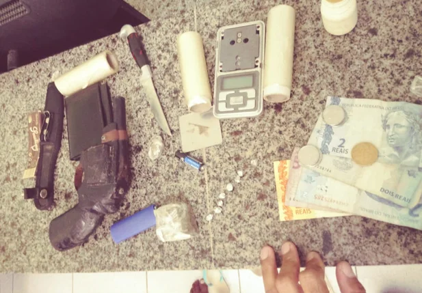 Material apreendido pelo Polícia Militar 