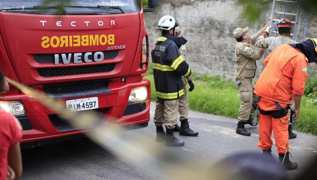 Corpo de Bombeiros foi ao local 