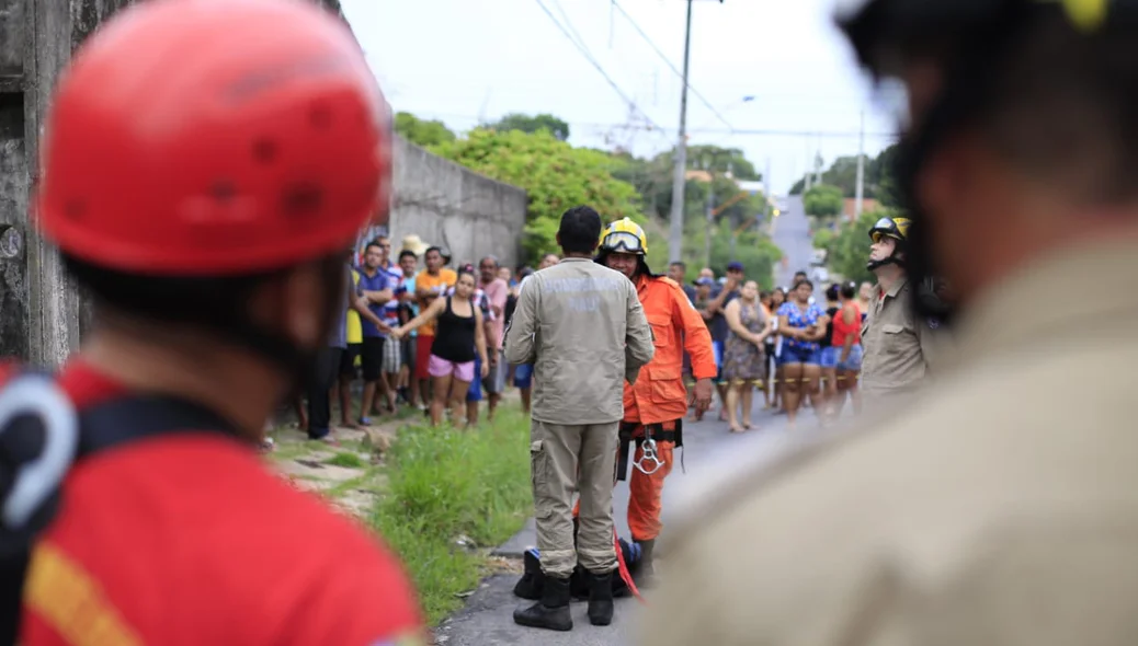 Equipe de socorro do corpo de bombeiros