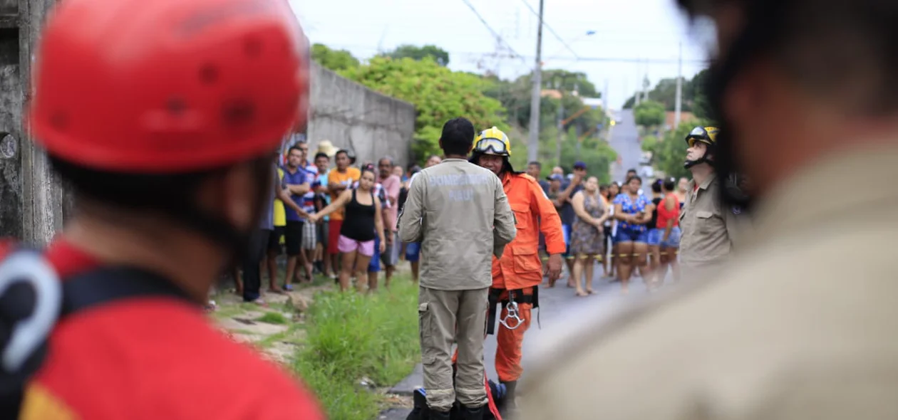Equipe de socorro do corpo de bombeiros