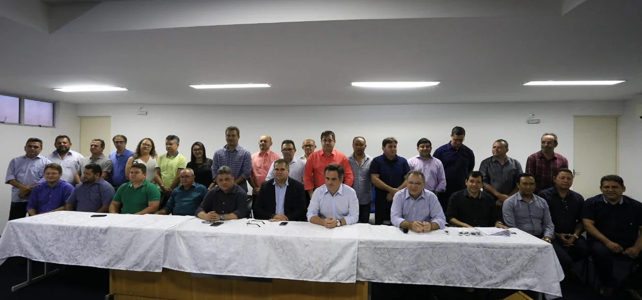 Cinquenta novas caminhonetes, modelo L200, serão entregues aos municípios do Piauí