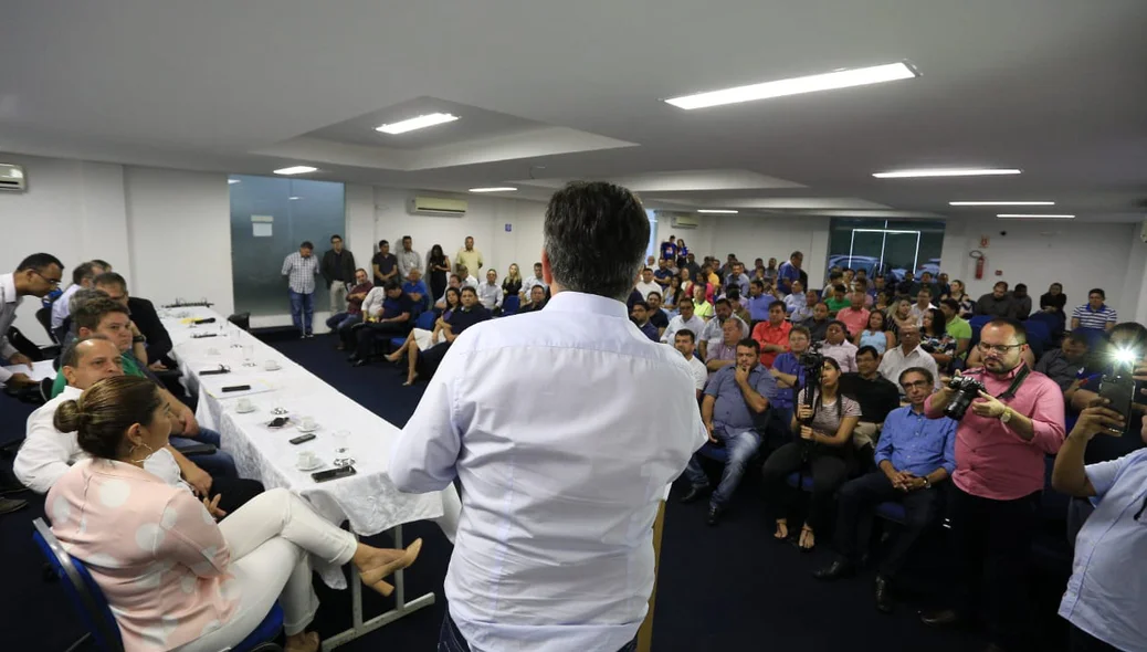 Evento realiza entrega de veículos