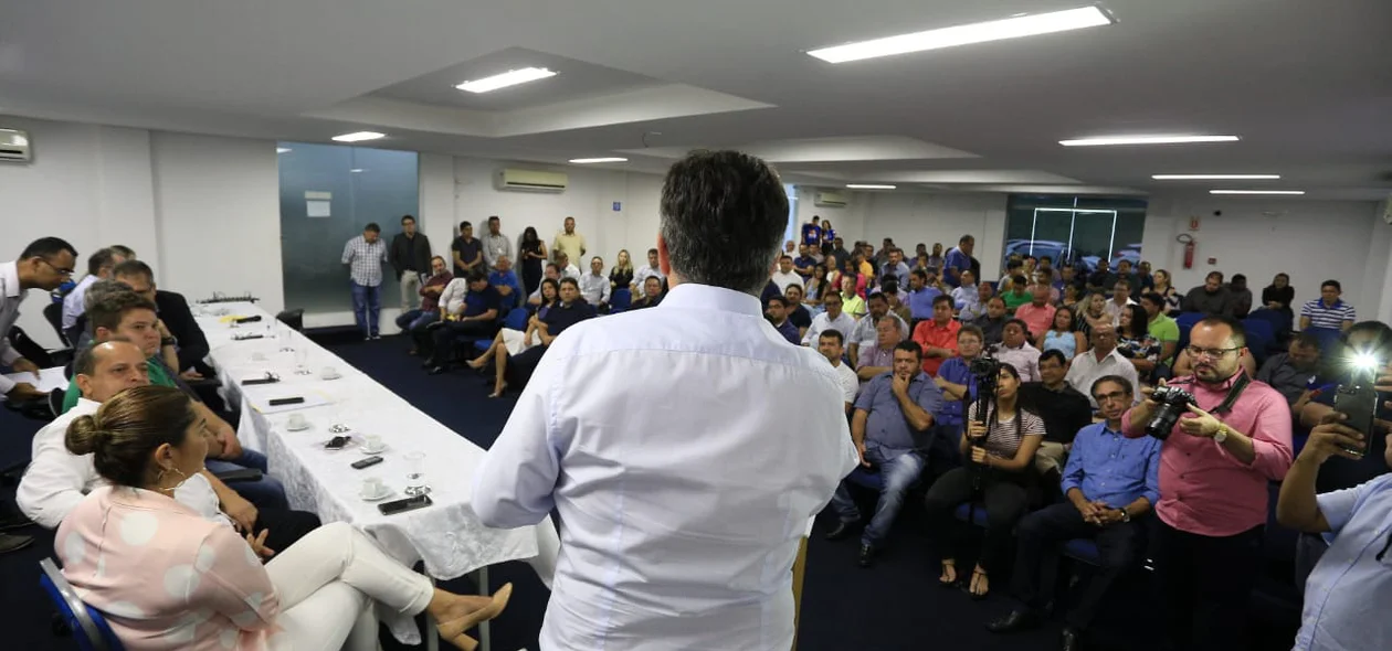 Evento realiza entrega de veículos