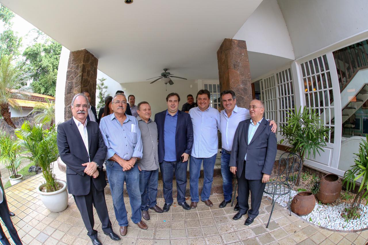 Rodrigo Maia reunido com senador Ciro Nogueira e deputados 