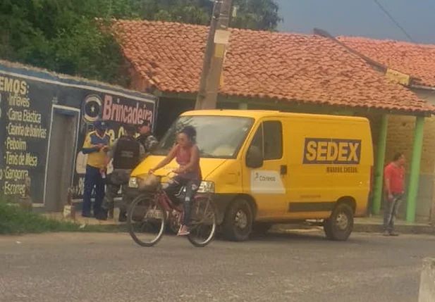 Carro dos correios roubado hoje