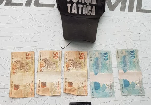 Dinheiro falso encontrado com Antônio Thiago