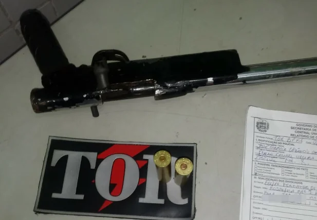 Felipe estava portanto ilegalmente uma espingarda calibre 20