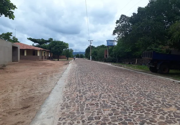 Pavimentação na comunidade Angico Branco