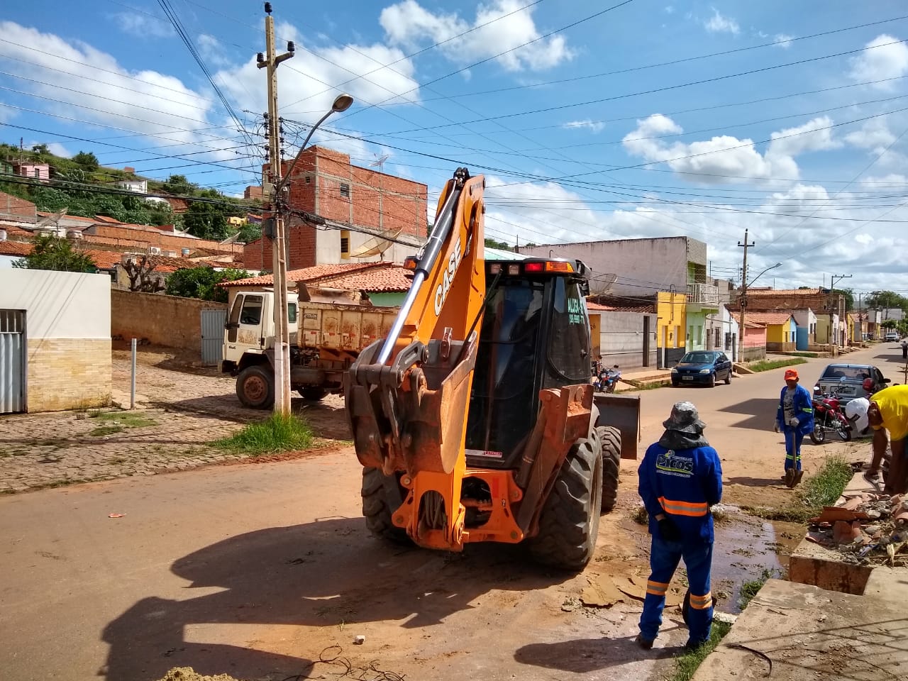Secretaria de Serviços Públicos monta frente de limpeza em Picos
